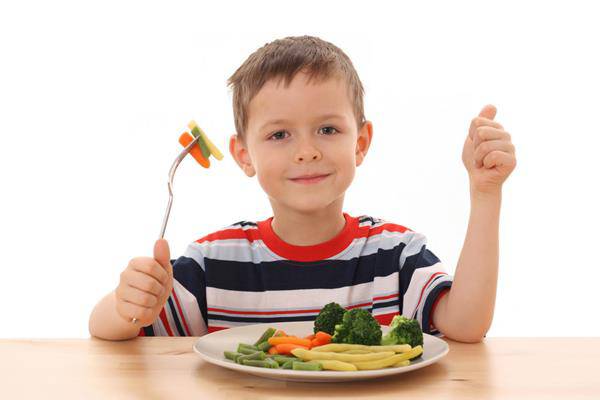 bambino mangia verdure