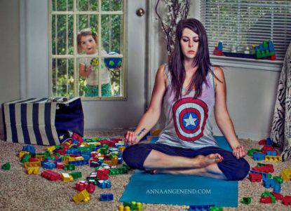 mom-turns-chaotic-life-with-toddler-into-fun-photo-series-13__880