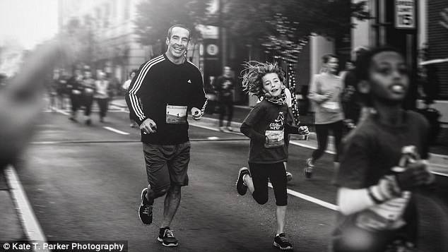 padre e figlia corrono