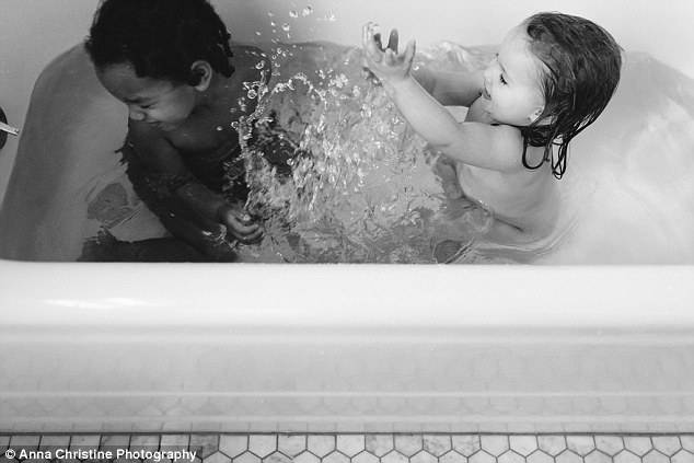 sorelline nella vasca da bagno