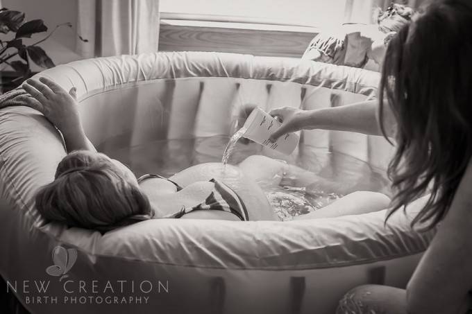 parto in acqua con ostetrica