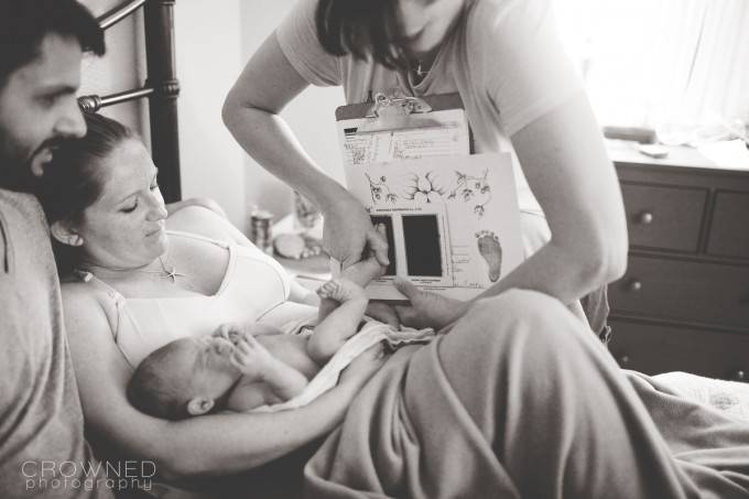 mamma figlio e ostetrica