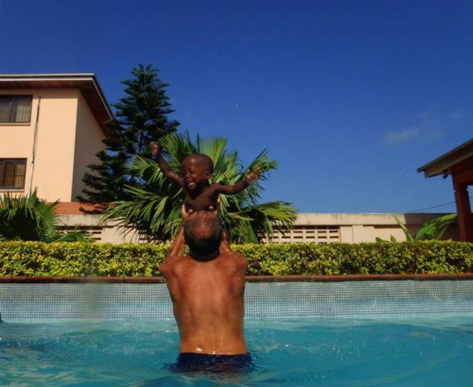 padre e figlio giocano