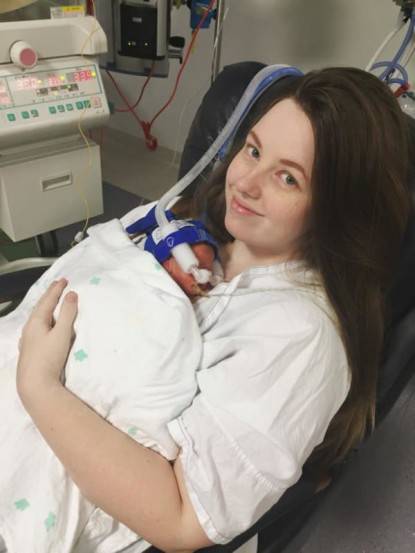 mamma sacrifica 2 figli per la sorellina