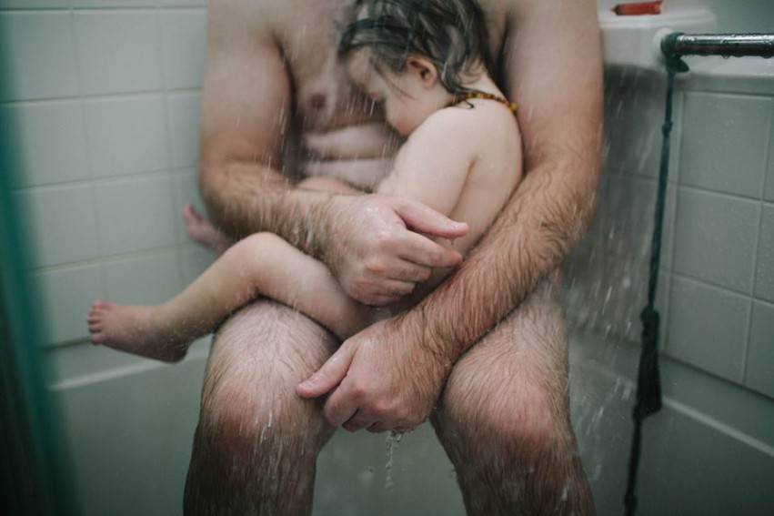 padre e figlio nudi