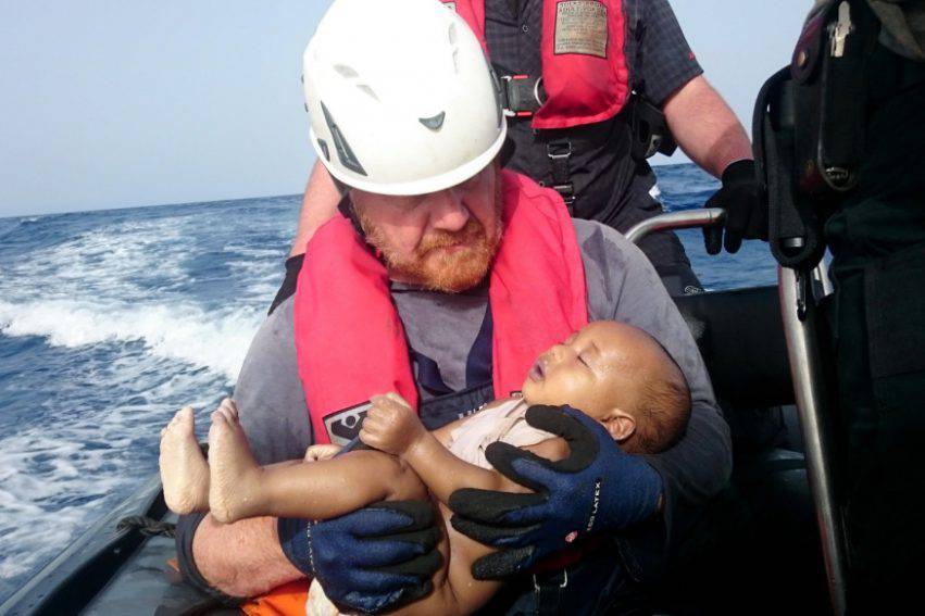 neonato migrante morto