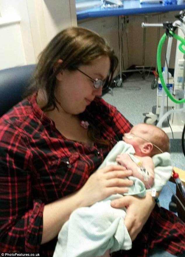 3aa8002400000578-3961136-kristy_pictured_with_louis_in_hospital_last_year_said_it_was_awf-m-70_1479830623077