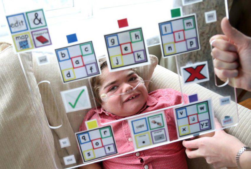 bambino con paralisi cerebrale