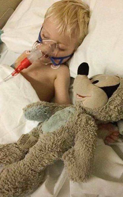 large_111962788_restricteddylan_taken_on_christmas_day_2015_nottingham_queens_medical_centre_when_first_taken_illnews-xlarge_transpitlerhjmt3asvlfg-otf22cjlz6ngydavbzos_hsx0-min