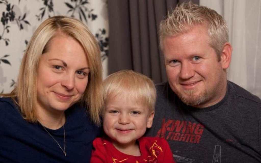 large_111962799_restricted_mother_kerry_father_mike_and_dylandave_evittsnews-large_transm37qciwr9ctrqmimdqvx7hlgsj7m5tl5rhnd1porwka-min