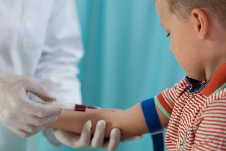 esame del sangue e abusi sui bambini