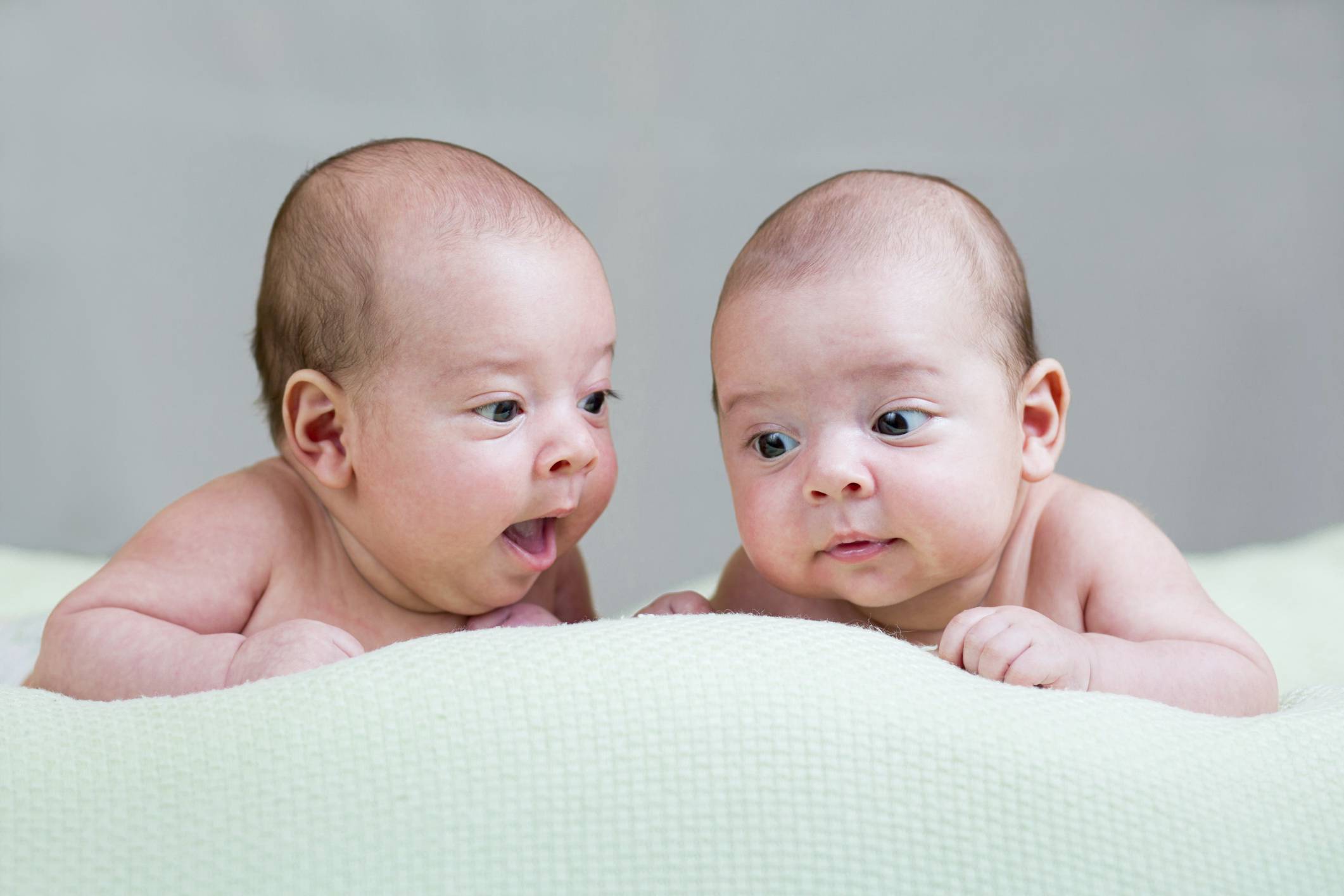 Gemelli identici si parlano
