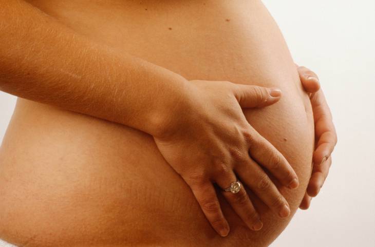 Pancia di donna gravida
