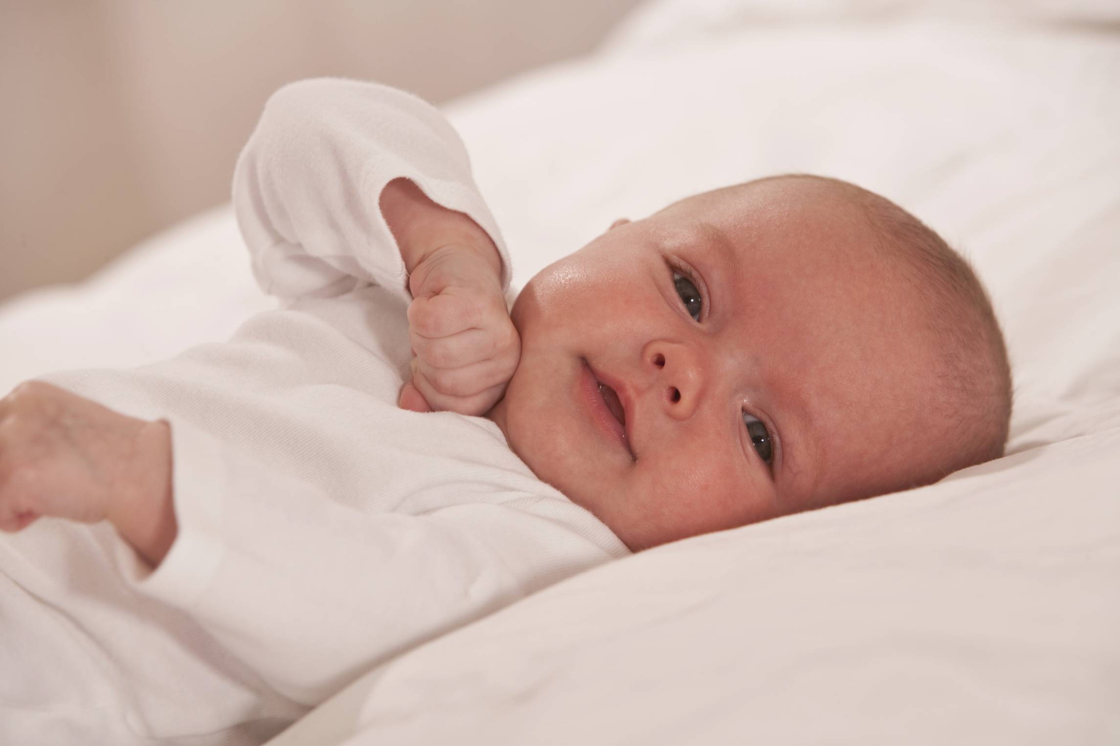 Bambino di pochi mesi sorridente