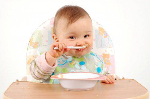 baby eating