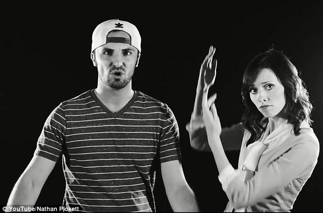 La coppia rap in un fotogramma del video