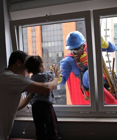 lavavetri vestito da superman per bambino