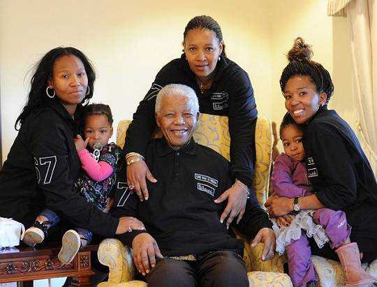 Mandela con le sue 3 figlie
