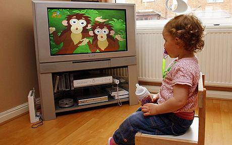 bambini guarda tv