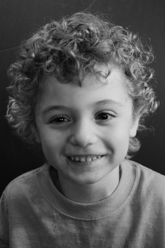 Hunter bimbo che sorride