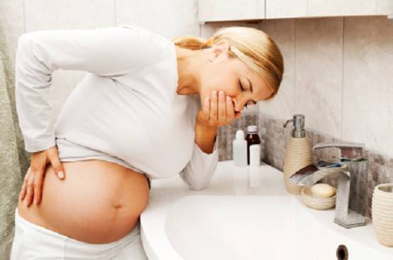 donna incinta con nausee