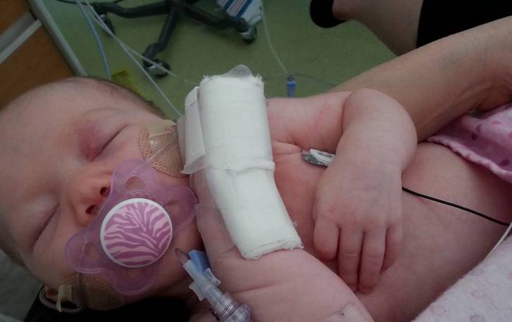 Brielle, bambina di 5 settimane con la pertosse