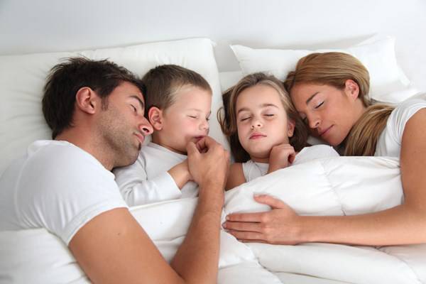 famiglia che dorme