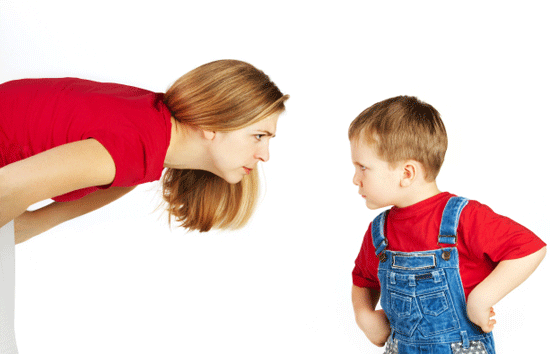 figlio e madre discutono