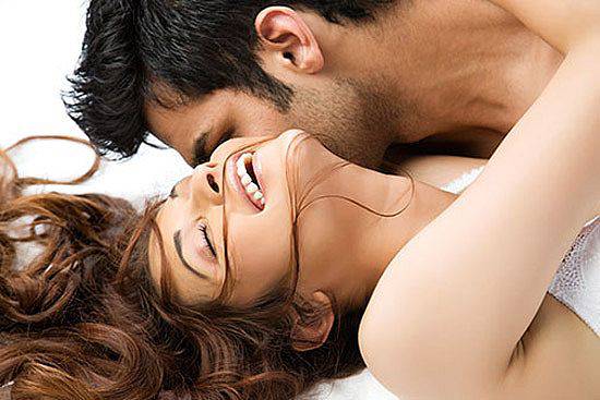 donna e uomo a letto