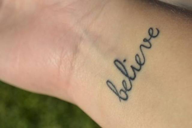 tatuaggio believe sul polso