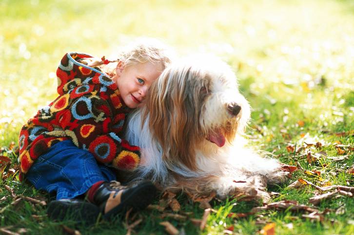 bambina con cane