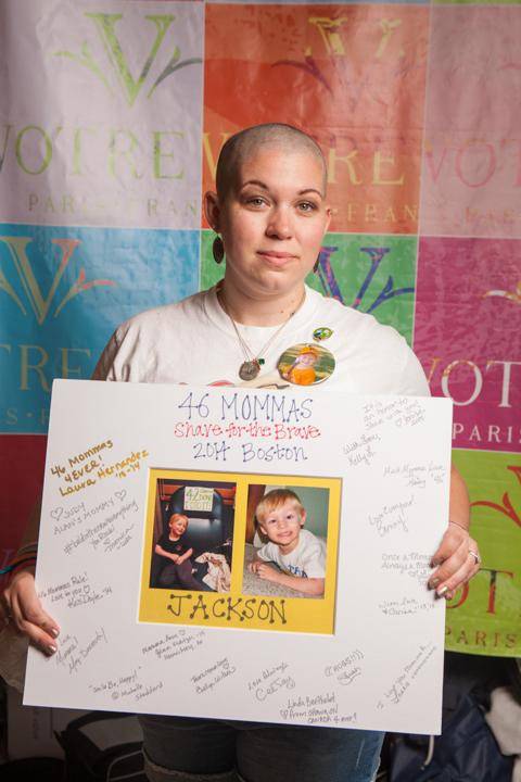 mamma taglia i capelli per lottare contro cancro bimbo