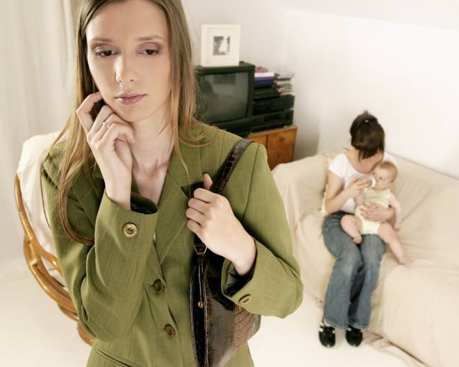 mamma lavoratrice preoccupata