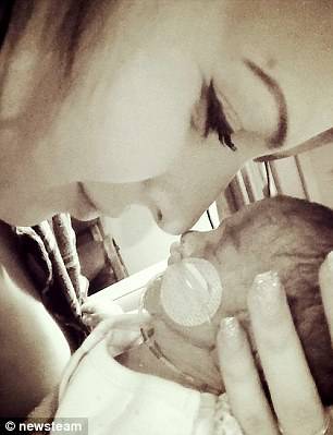 mamma e piccola prematura