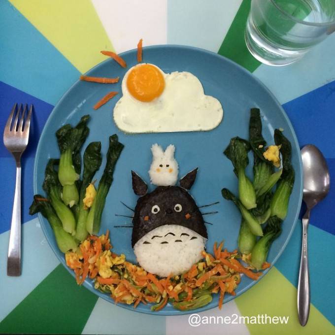 piatto decorato con totoro