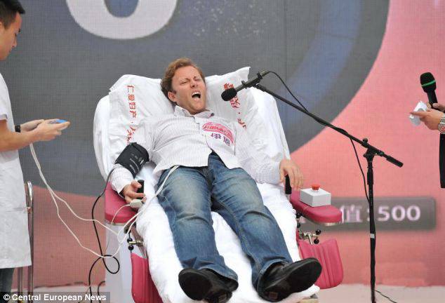 uomo prova travaglio