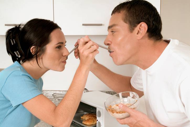 Soddisfazione di coppia e alimentazione: se sei felice attenta alla bilancia!