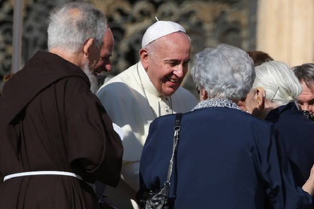 Papa Francesco: "Abbandonare i nonni è peccato mortale"