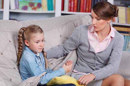 Child psychologist with a little girl