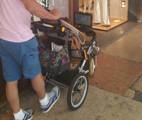 passeggino con tablet
