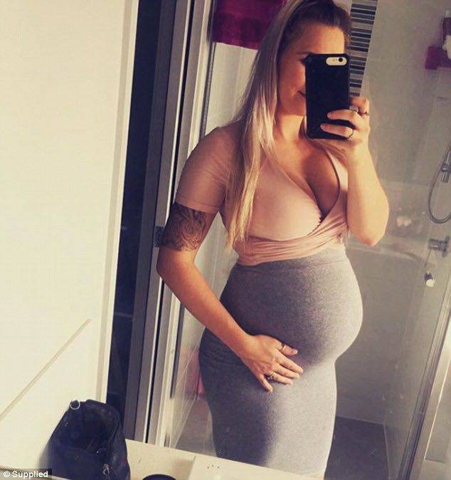 donna incinta non cedono posto treno