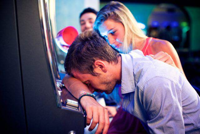 genitori giocatori d'azzardo