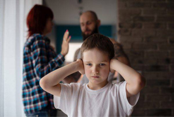 bambino salva la mamma