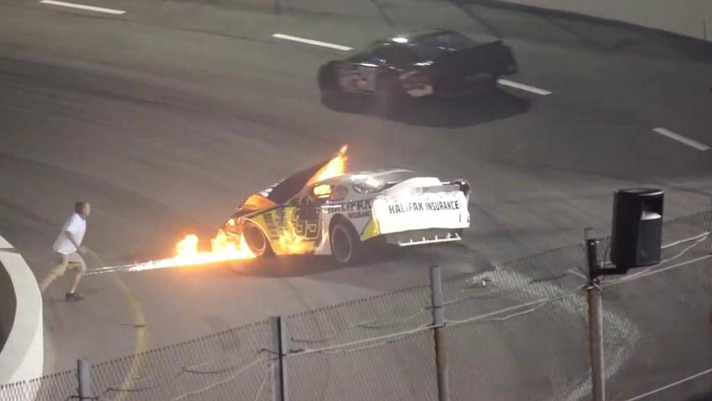 Incidente in pista: l’eroico intervento del papà del pilota (VIDEO)
