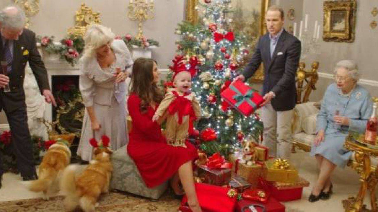 Foto Di Natale Famiglia.10 Importanti Tradizioni Natalizie Della Famiglia Reale Foto