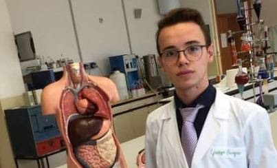 diciottenne aiuta cardiochirurghi