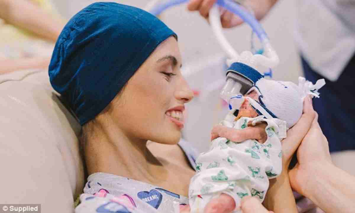 ragazza malata rinuncia alle cure