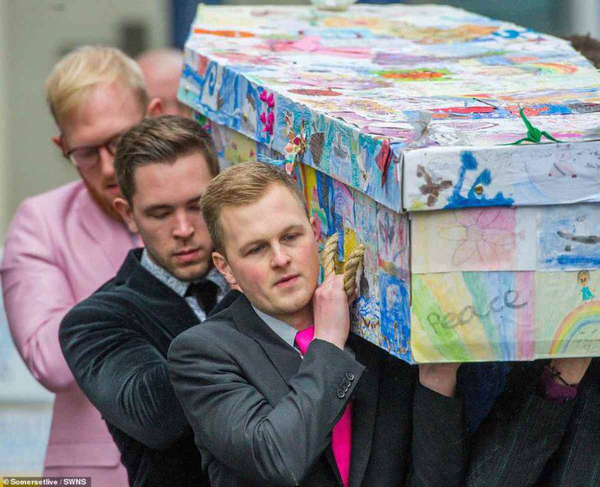 insegnante bara decorata