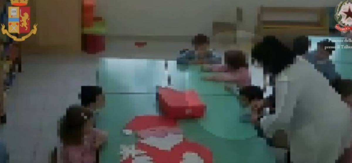 maestre picchiano i bambini