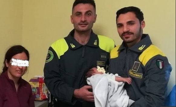 migranti naufraghi crotone